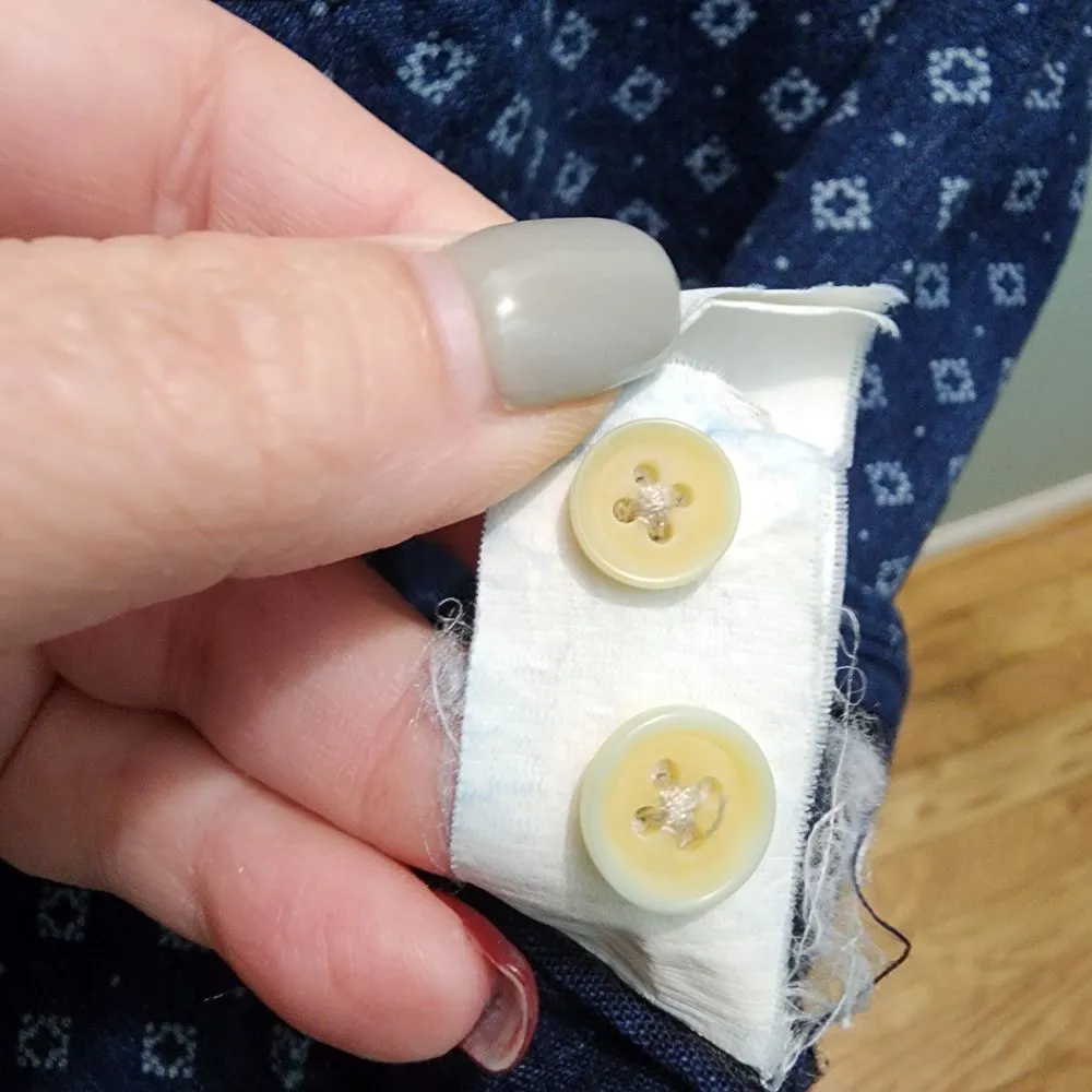 Lucky Brand Women's Navy Blue Floral Print Button-Down Shirt‎ Classic Fit - Image 5