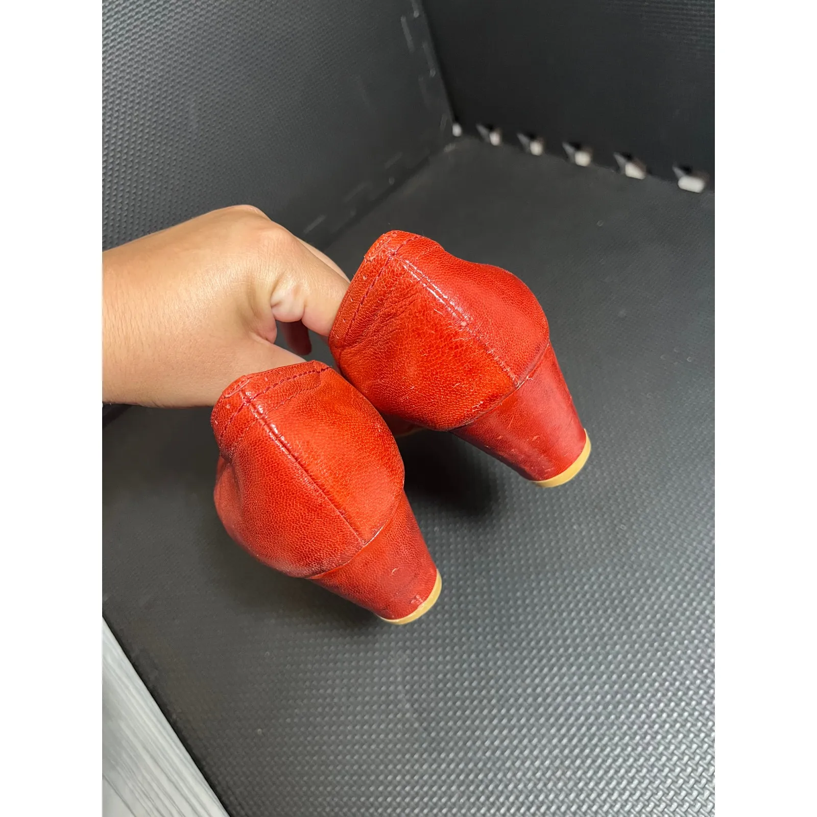 Mona flying‎ Women's Leather Closed Toe 2 Inch Red Pumps Size 40 Shoes - Image 7