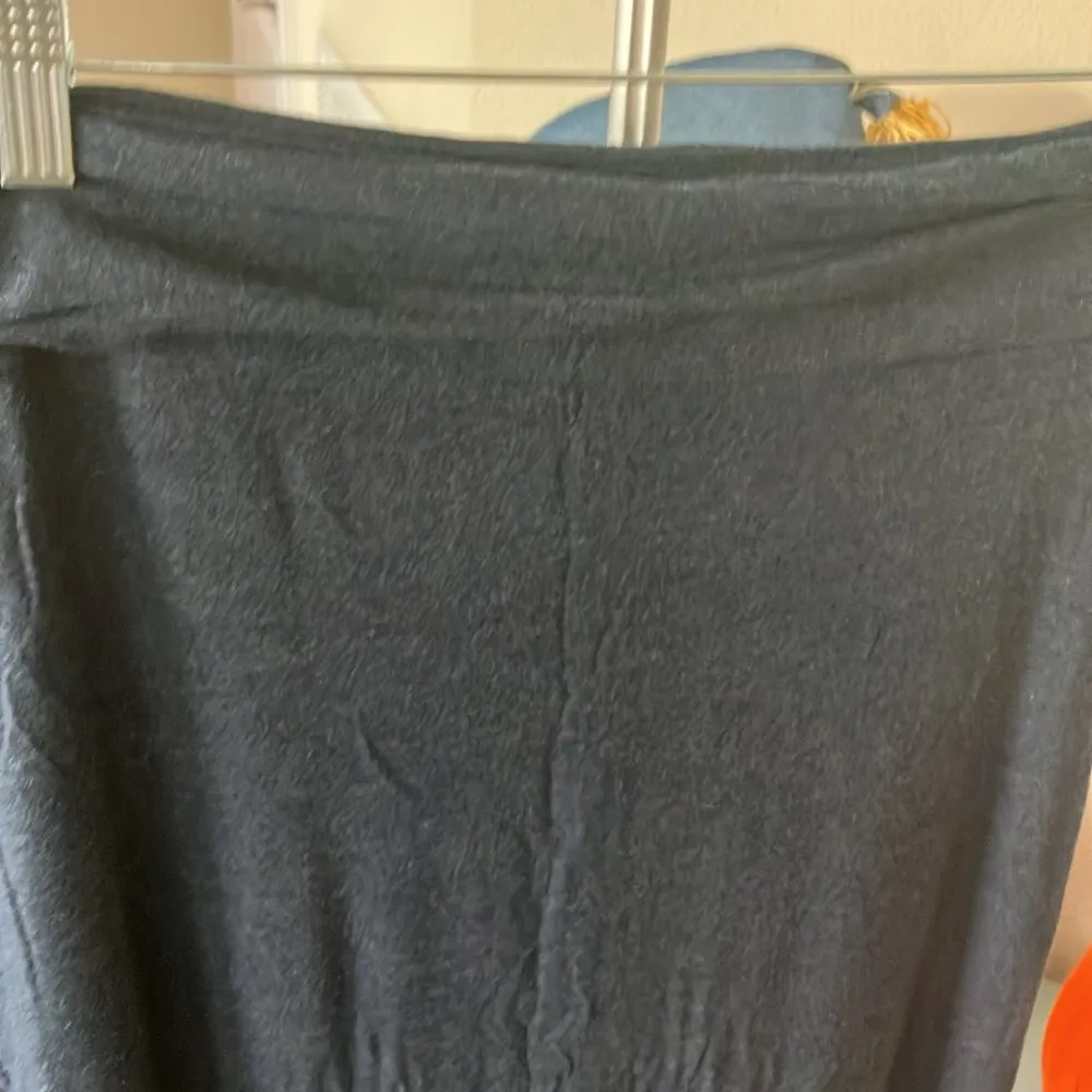 J Crew navy maxi skirt model rayon material - Image 4