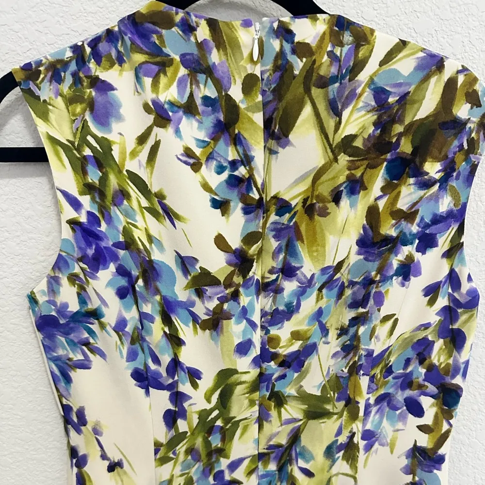 St. John Budding White and Purple Floral Print Stretch Sheath Silk Dress Size 8 - Image 8