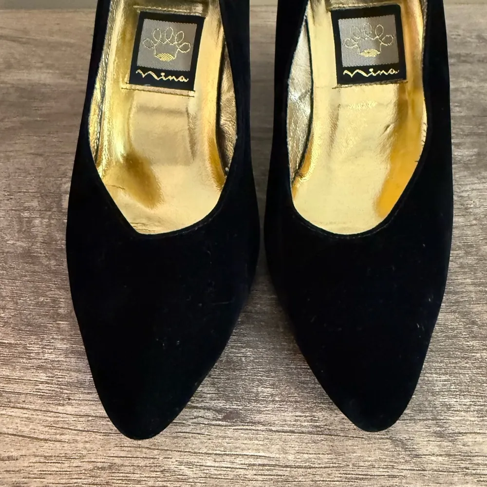 Nina Vintage  Black Velvet Heels Shoes Women’s Size 6 Classic Versatile Formal - Image 4