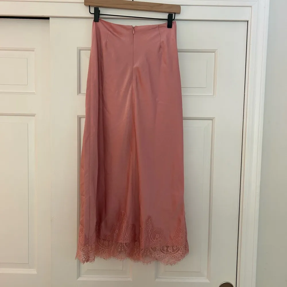 Lulu’s NWT Blissful Nature Blush Pink Satin Lace High-Rise Midi Skirt - Image 4