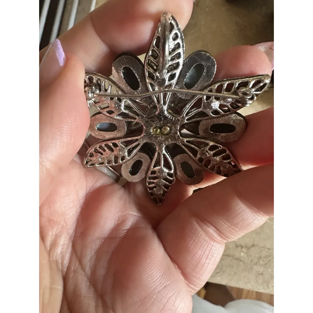 Vintage Dazzling Silver Rhinestone Faux Pearl Flower Brooch Pendant - Image 10