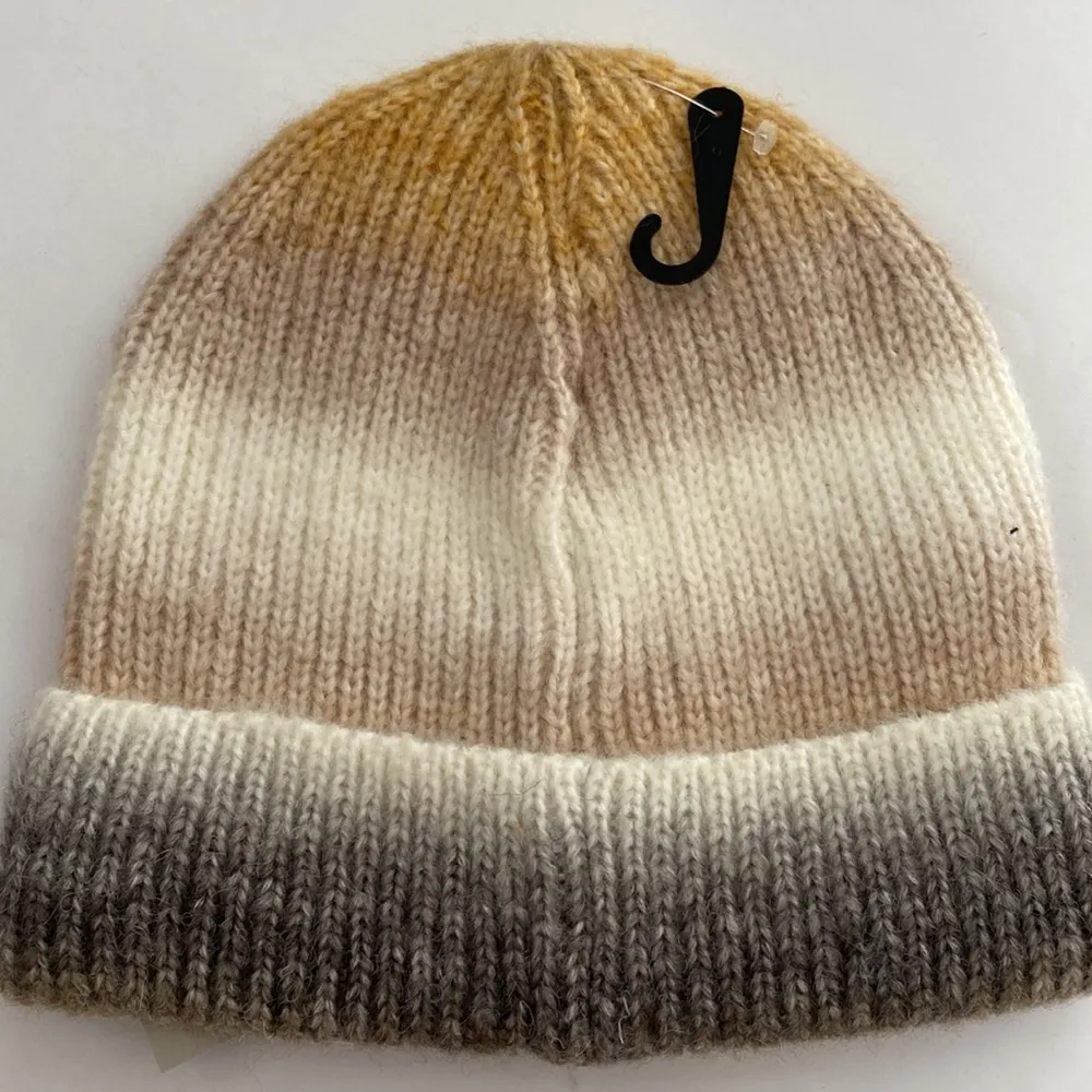 BP cream ombré beanie hat NWT - Image 2