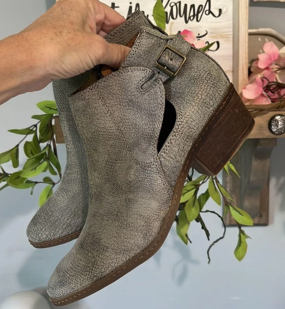 Not Rated Booties Womens 7.5 Taupe - Image 2