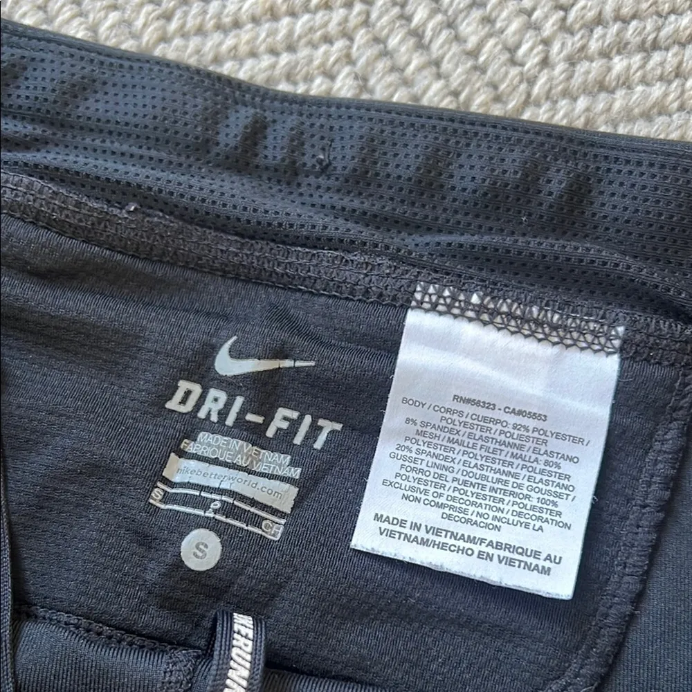 Nike Black Cropped Leggings - Image 2