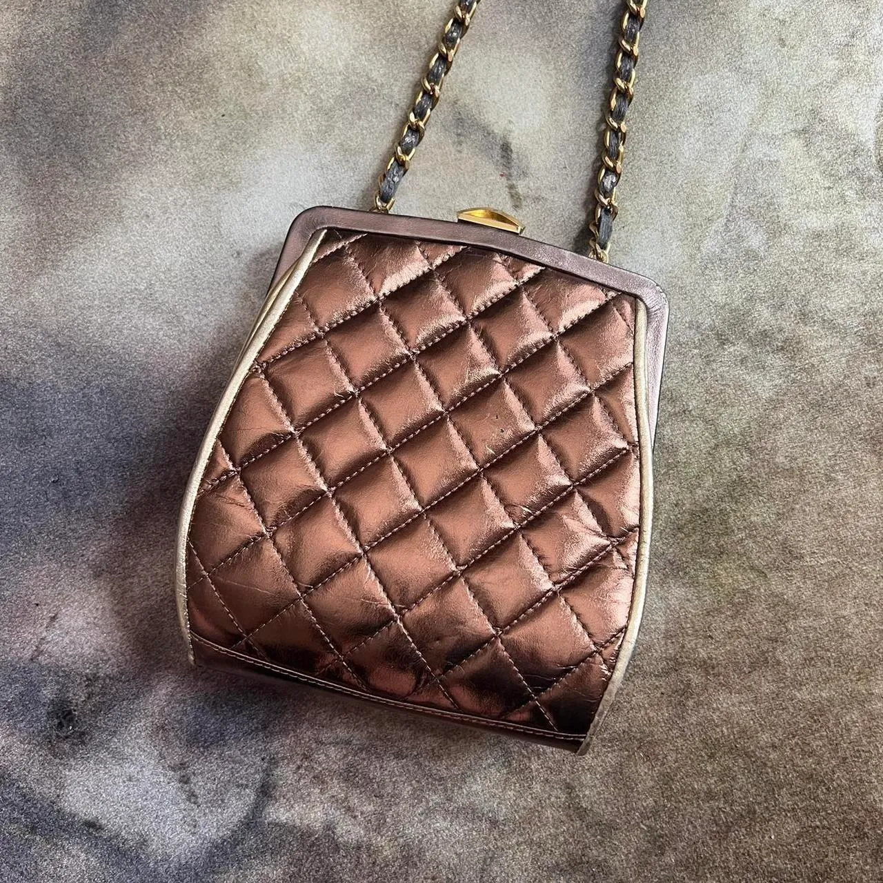 American Vintage Quilted Gold Leather Crossbody Purse - Image 5