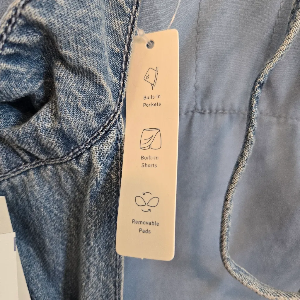 Hollister Denim New Dress built in shorts w pockets size medium - Image 9