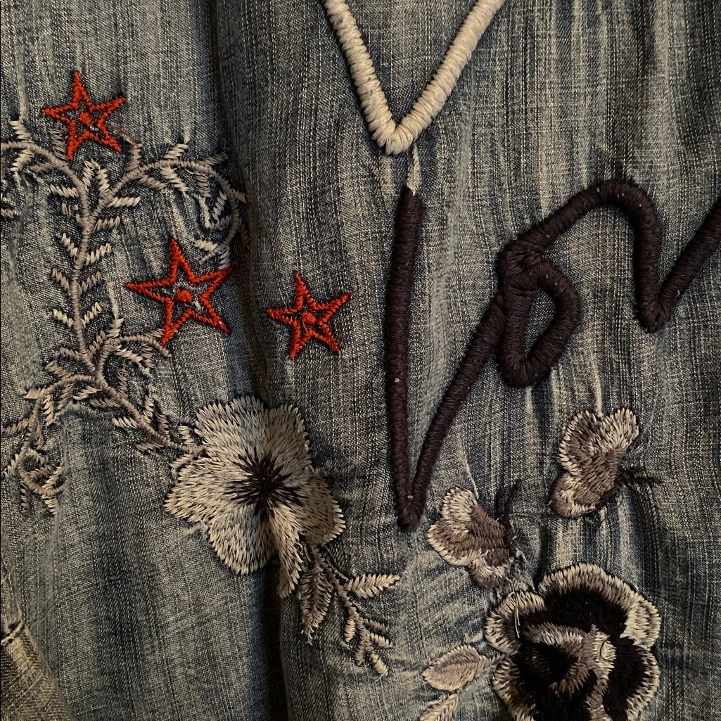 KARYN SEO CHAMBRAY TENCEL DENIM MARI LOVE EMBROIDERED SHIRT Blue Size L - Image 5