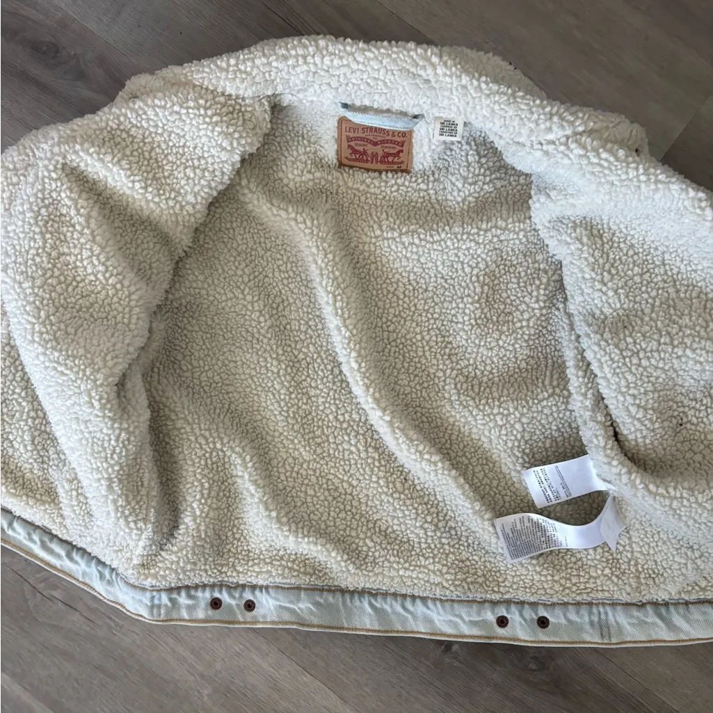 Levi's Cream Sherpa Lined Jacket - Image 4