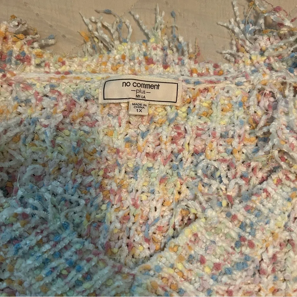 Cozy Multicolor Frayed Hem Sweater - Image 4