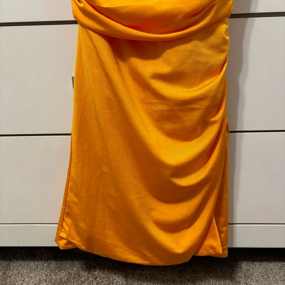 Lucy In The Sky Ruched Bodycon Dress in Orange - Image 9