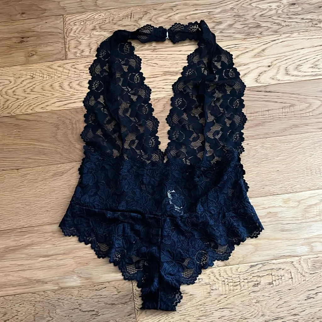 Adore Me NWT -  - Black Lace Halter Bodysuit size M - Image 2