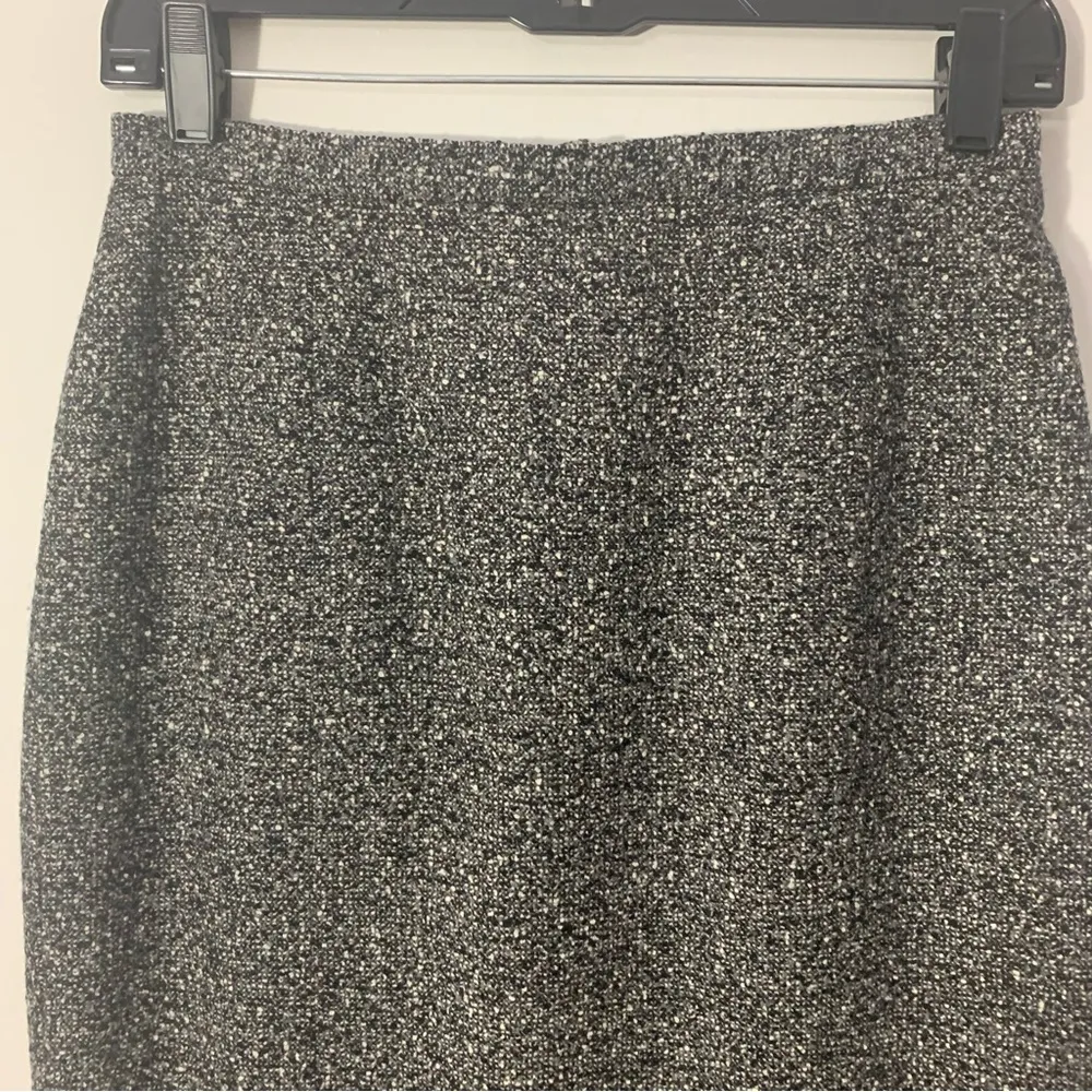 EUC Ann Freeberg Black White Boucle Wool Blend Lined Pencil Skirt Size 4 - Image 4