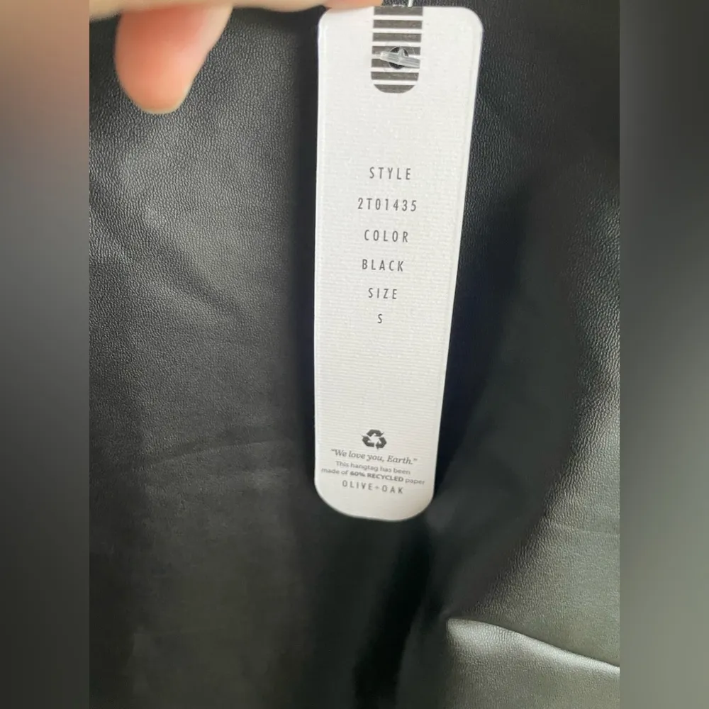 Olive and Oak - Vegan Leather Sleeveless Black Top - Slight Crop - NWT - Image 6