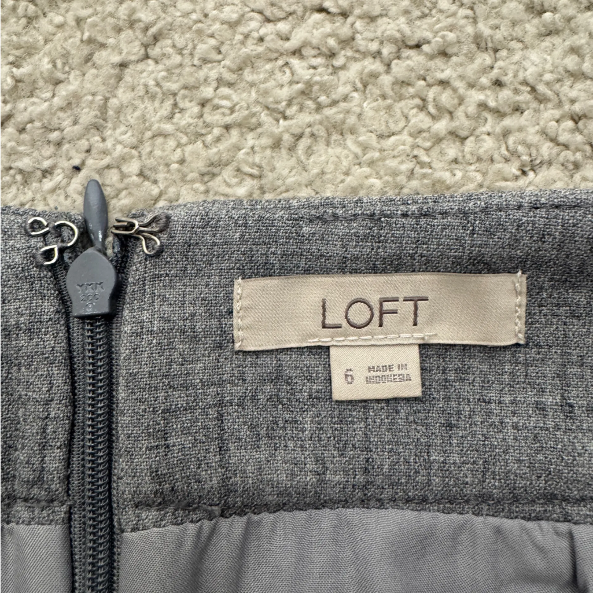 LOFT Classic Gray Pencil Skirt with Pockets - Image 4