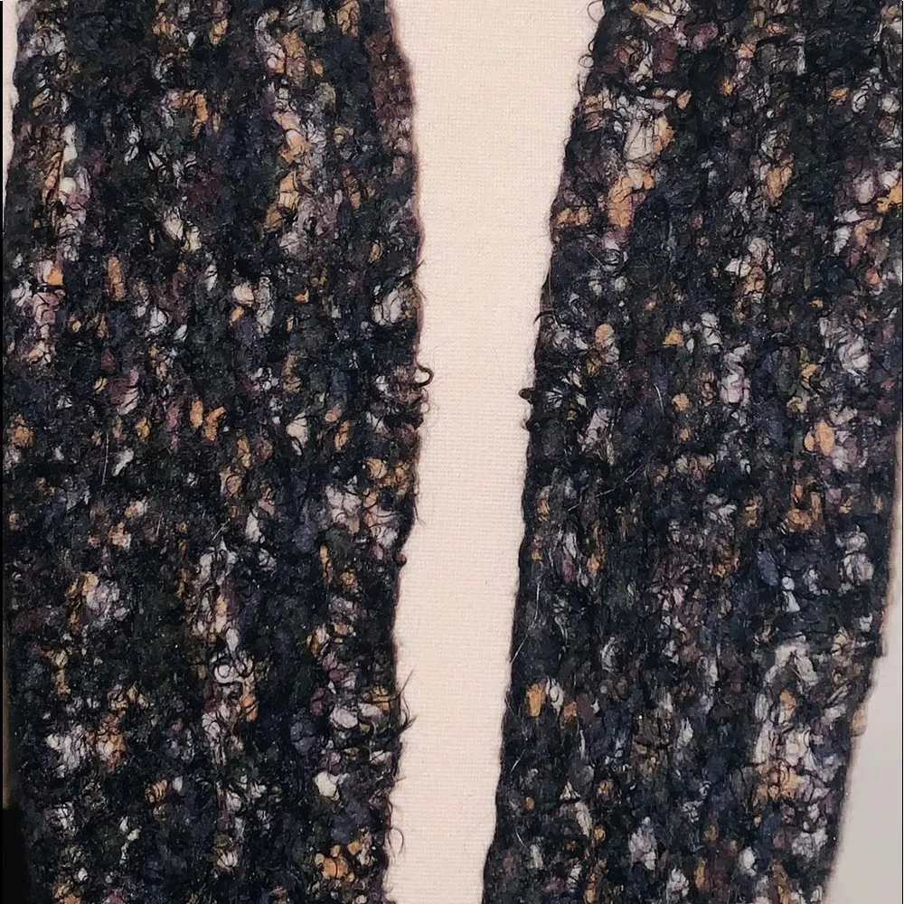 STEVE MADDEN INFINITY CIRCLE SCARF - Image 2