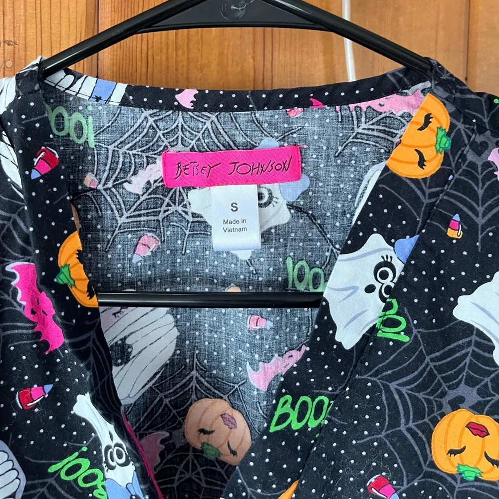 Betsey Johnson Halloween Scrub Top- Size Small - Image 4