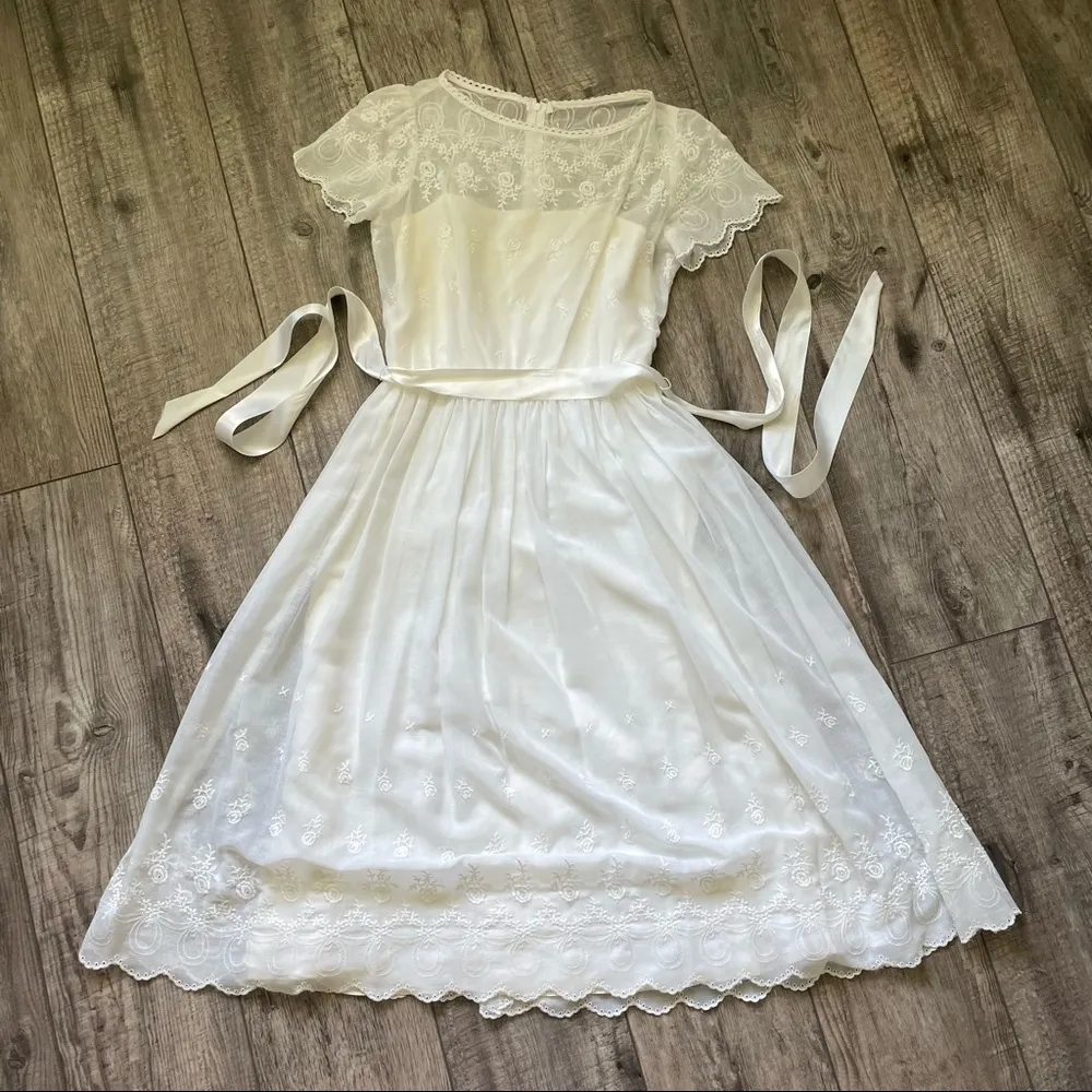 VINTAGE 1950s white cotton garden dress Size 2 - Image 12