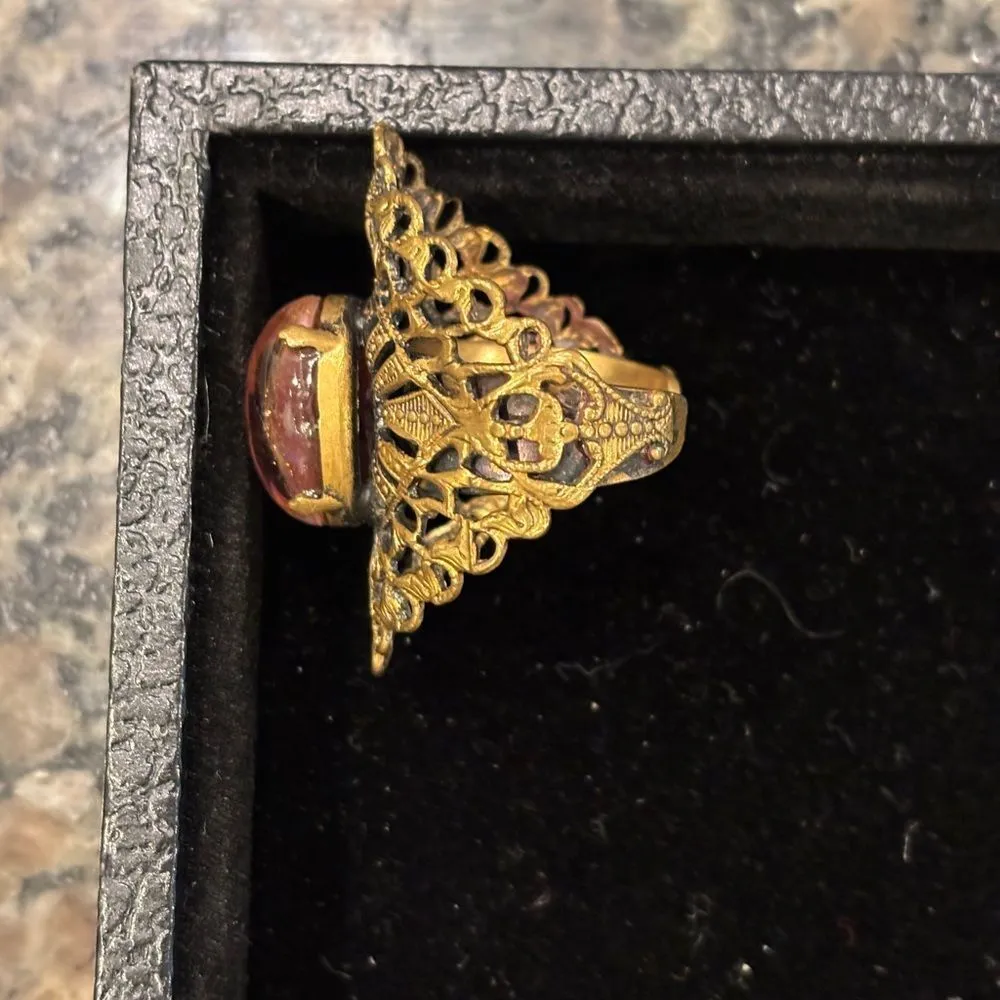 Vintage Art Deco Gold Filigree Ring with Dragons Beath Stone or Glass Opal Adj Gold - Image 2