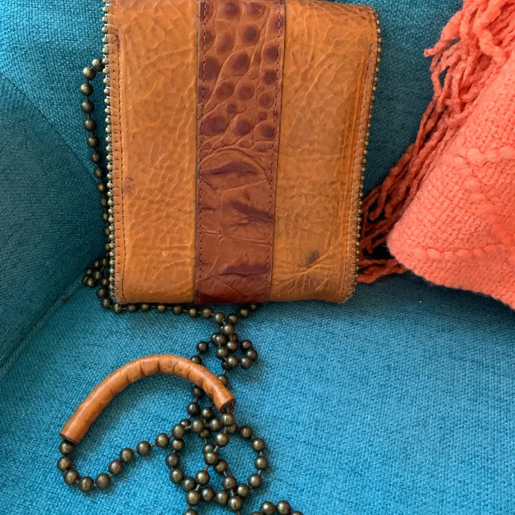 Leatherock brand. Vintage in amazing condition. Measurements: 5” W by 6” L. Brown - Image 3