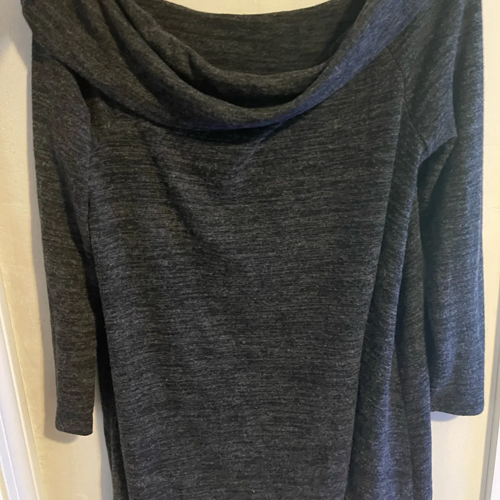 Torrid dark gray sweater. Torrid Size 00. Perfect for fall. Soft. Cozy. - Image 5