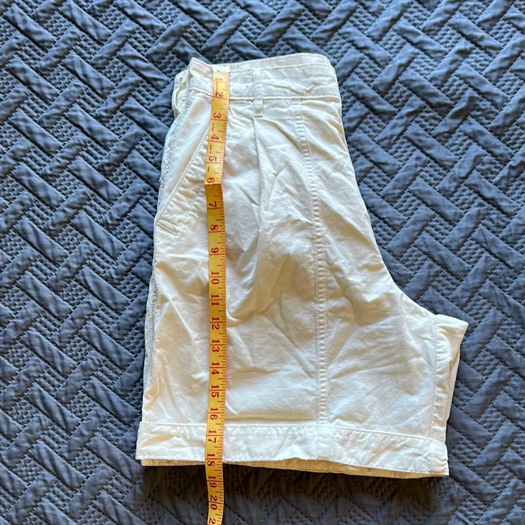 Everlane Women's Cream Bermuda Shorts - Image 7