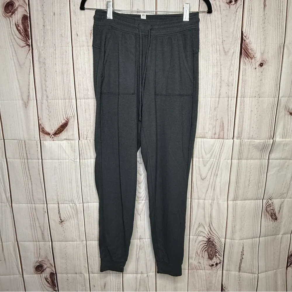 Alo Yoga Soho Sweatpant Anthracite Grey - Image 2