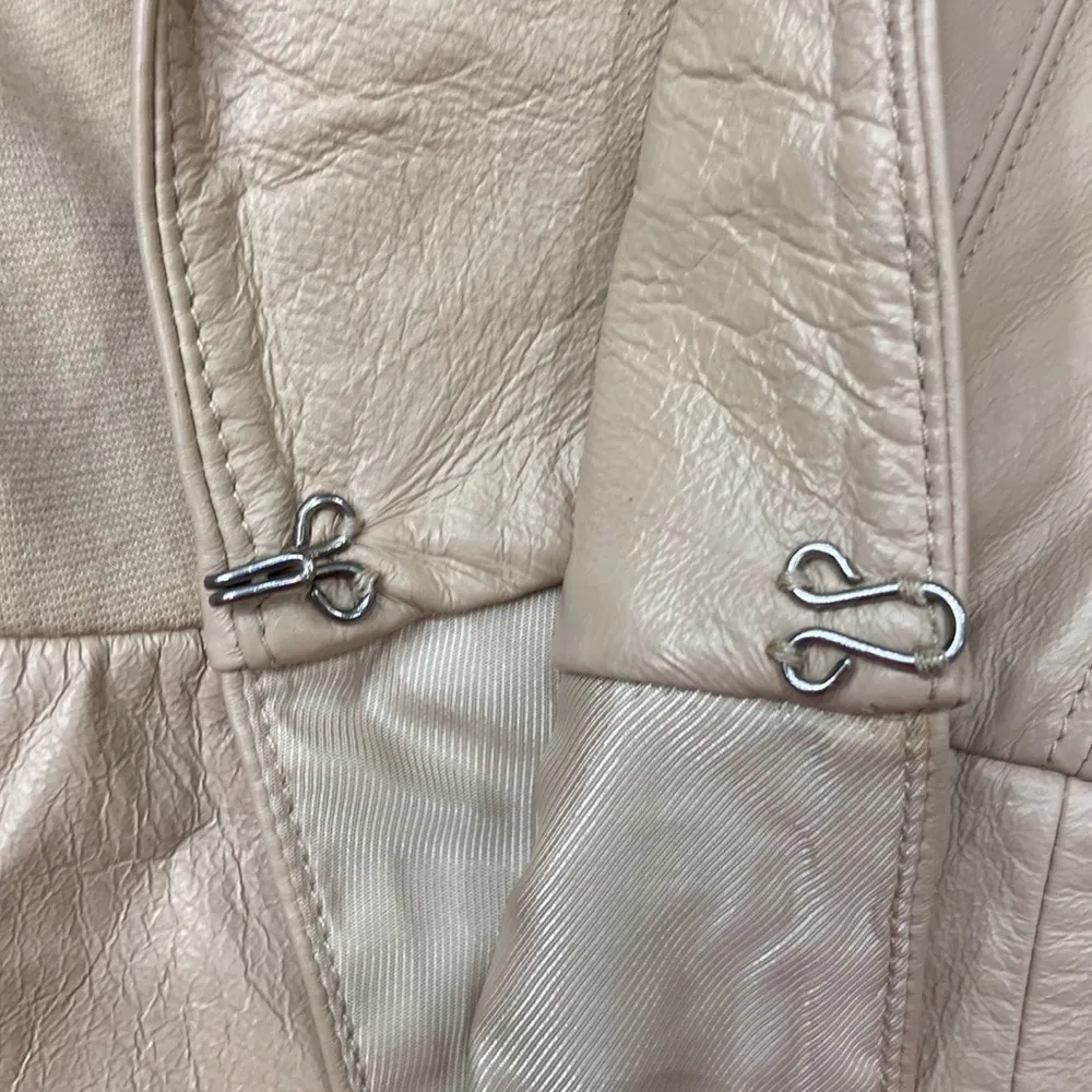 100% Leather Jacket. Size XS. Cream color - Image 8