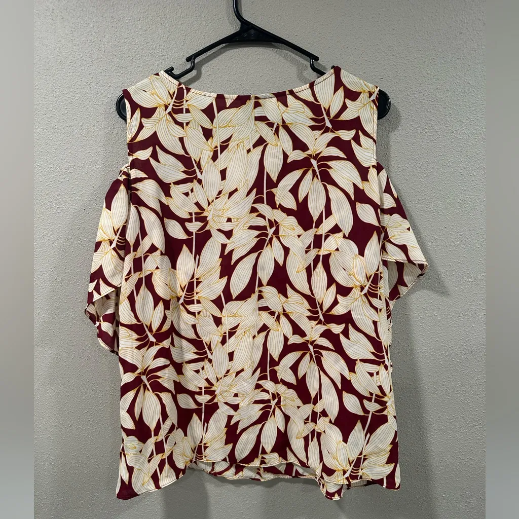 Worthington Maroon and Cream Leaf Print Cold Shoulder Blouse - Image 4