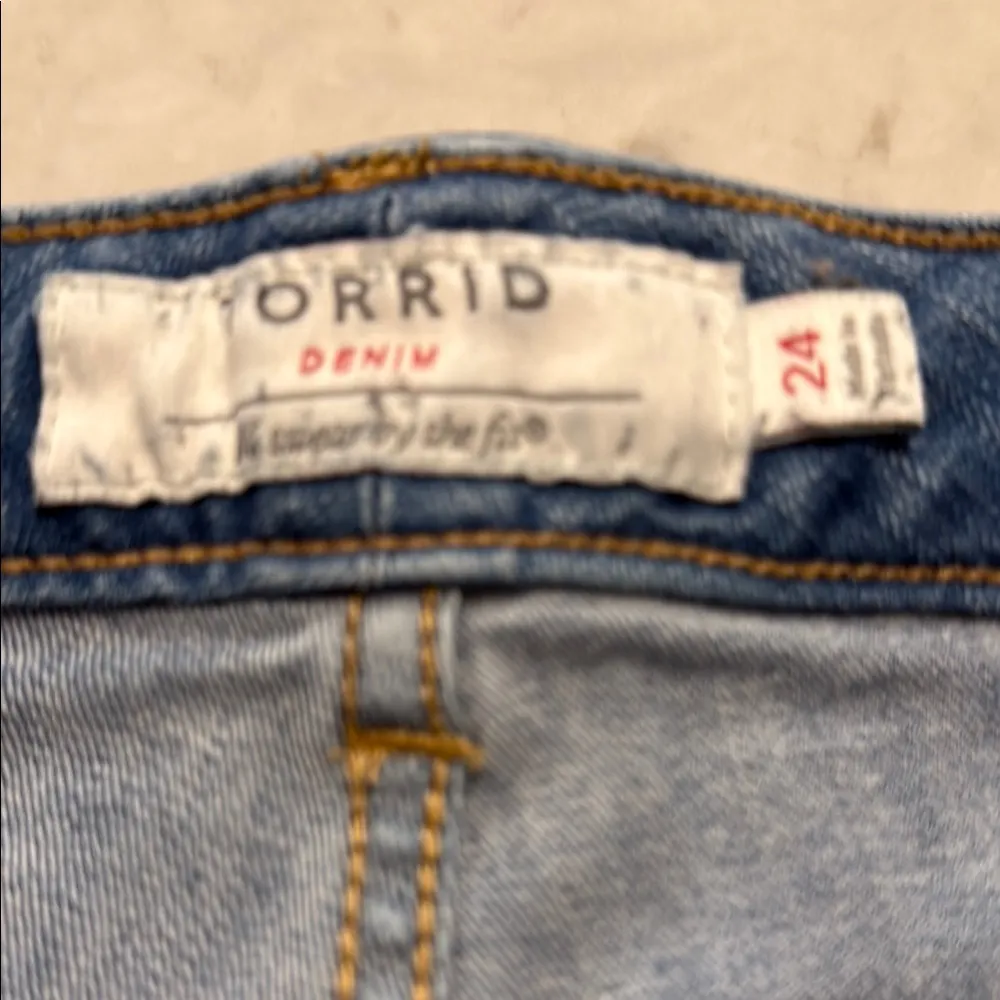 Torrid Light Blue Distressed Denim Shorts size 24 - Image 5