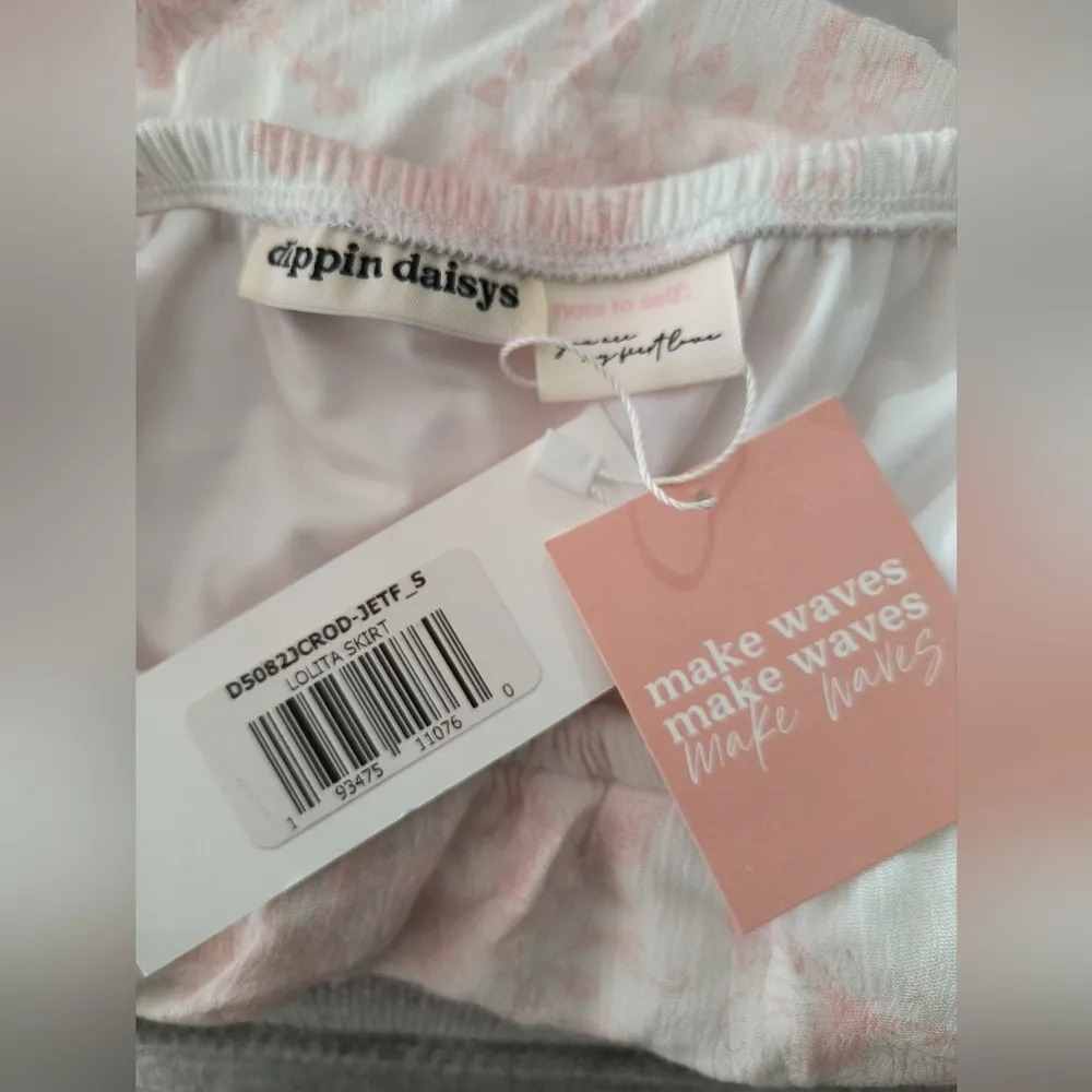 Dippin Daisy's White &  Pink Floral Lolita Lace Mini Skirt Small - Image 7