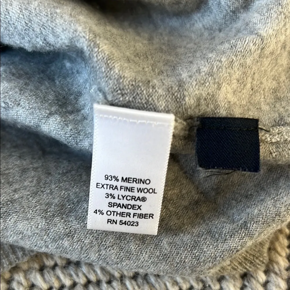 Banana Republic Sweater - Image 6