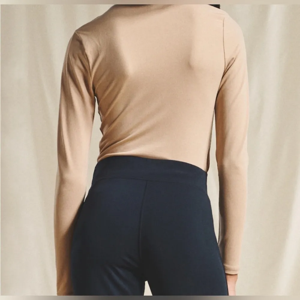 Abercrombie Ruched Cut Out Long Sleeve Top - Image 5