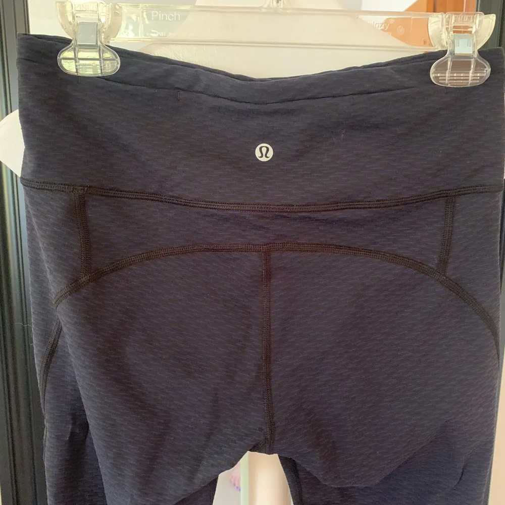 Lululemon Black & Blue Textured Capri Yoga Pants - Image 4