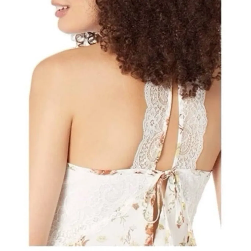 Miss Me Ladies Ivory Floral Cami with Lace Detail - Image 5