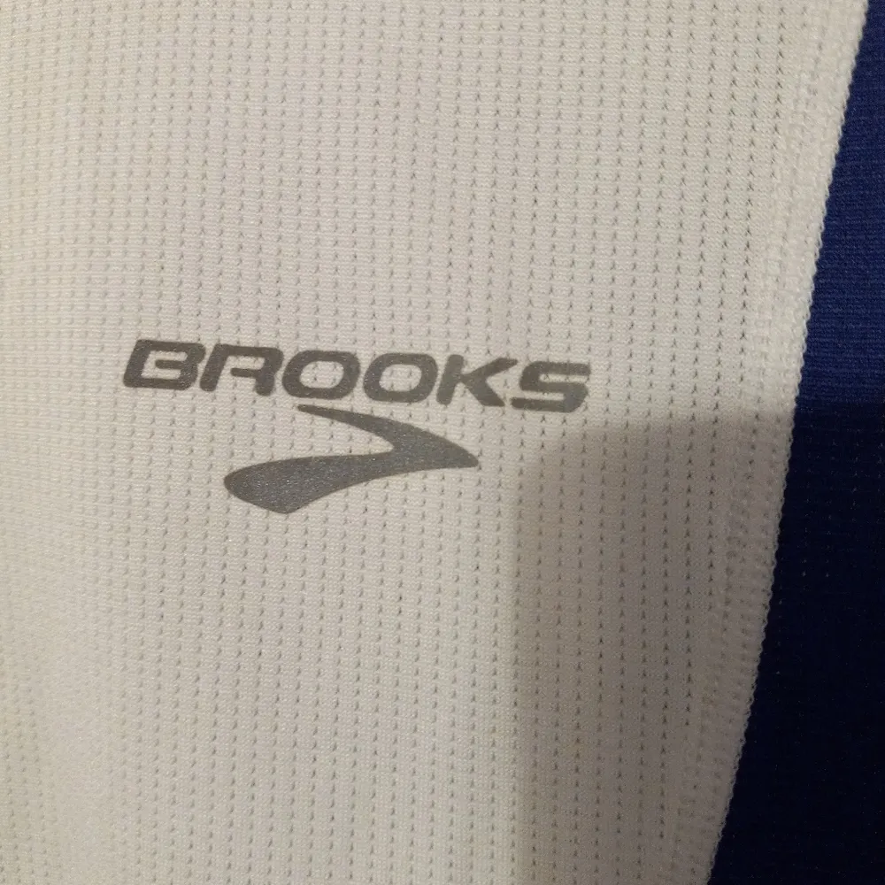 Brooks  S Women's Fitted Mesh Crew Neck Short Sleeved Athletic Pullover Top - Image 13