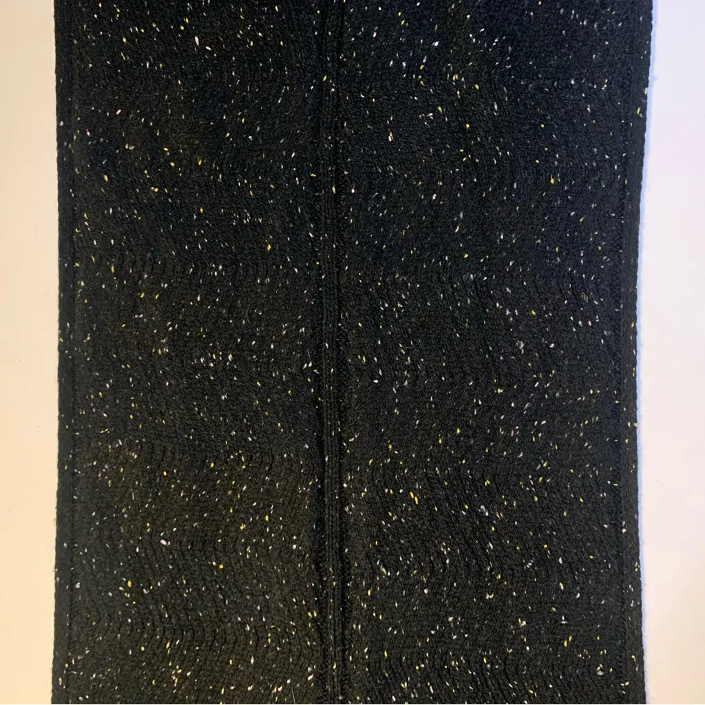 Black & White Spec Fringy Scarf - Image 4