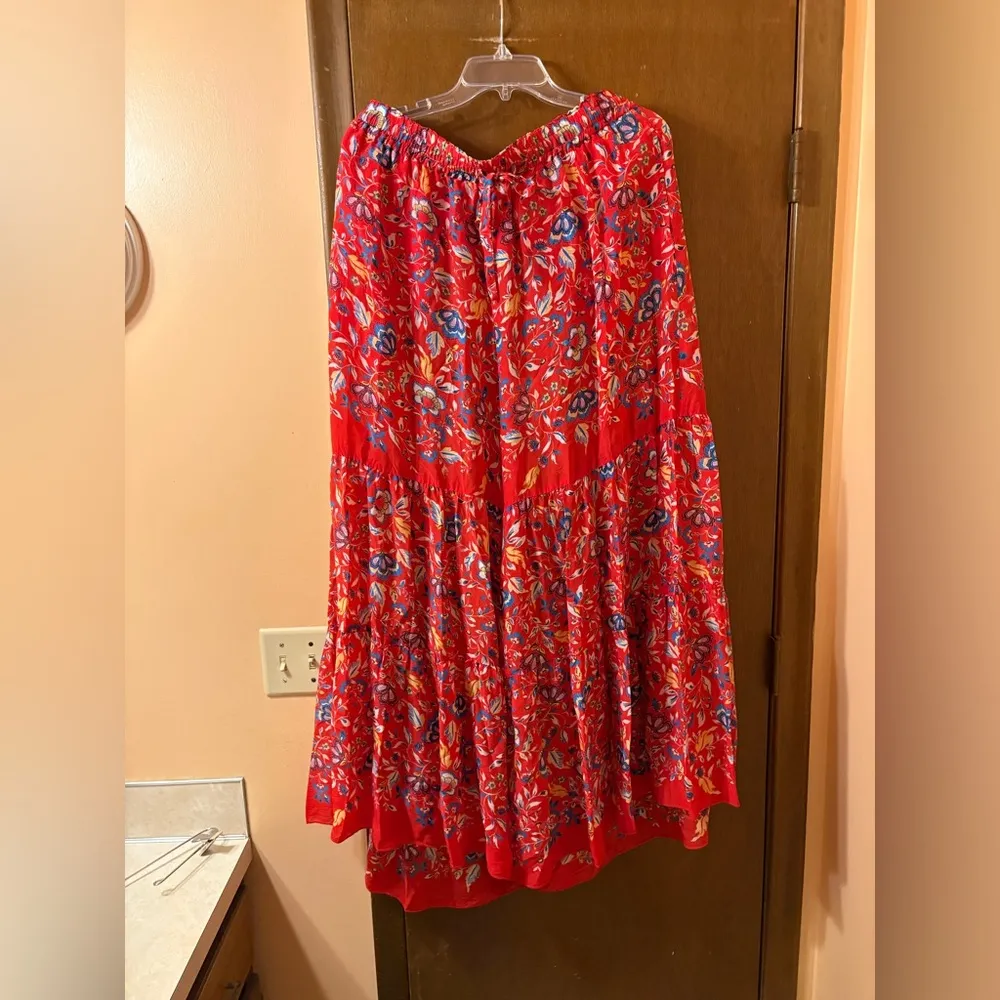 NWT  Caroline Red Floral Pants - Image 2