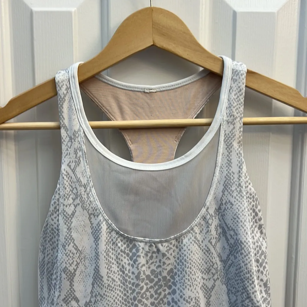 Lululemon White/Gray Snake Print Racer Back Tank Top Size 8 - Image 3