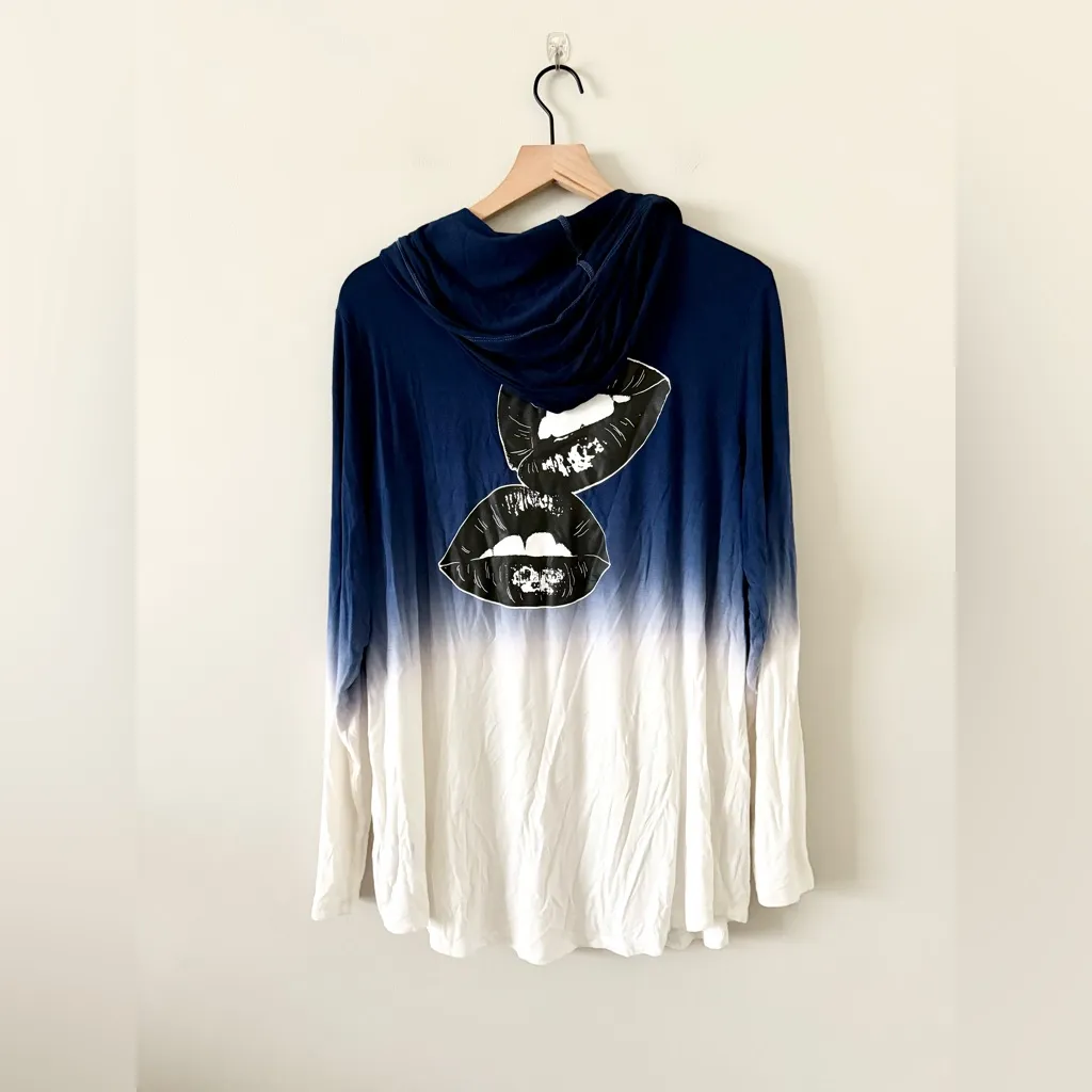 NWT Torrid Blue and White Ombre Hoodie with Lip Print on Back Size 2 (18-20) - Image 9