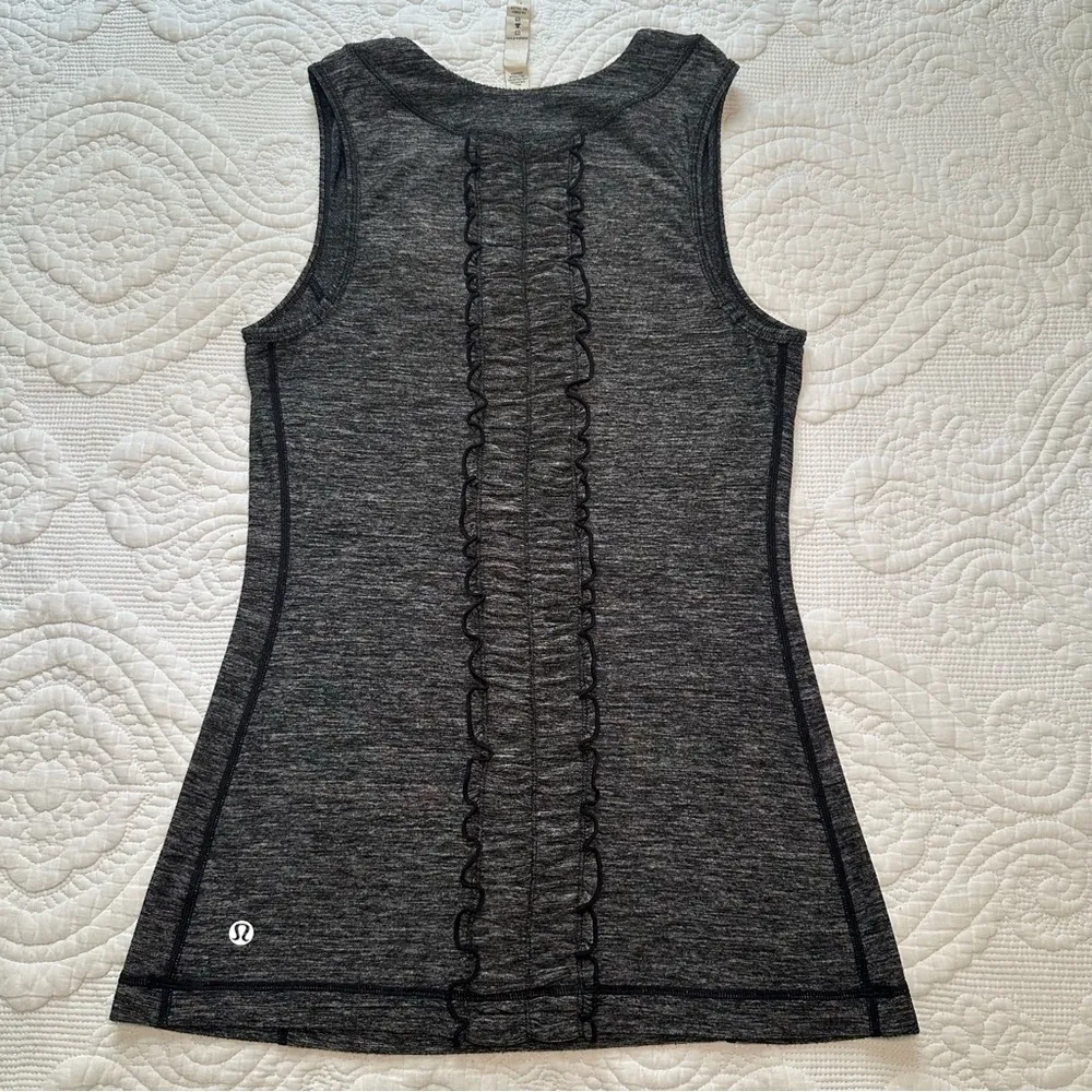 Lululemon Run Dash Ruffle Tank Top. Size 4. Heather Gray. - Image 5