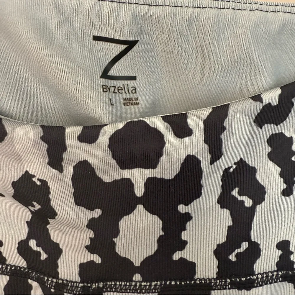Z by Zella Cheetah Print Crop Active Workout Leggings Size Large - Image 3