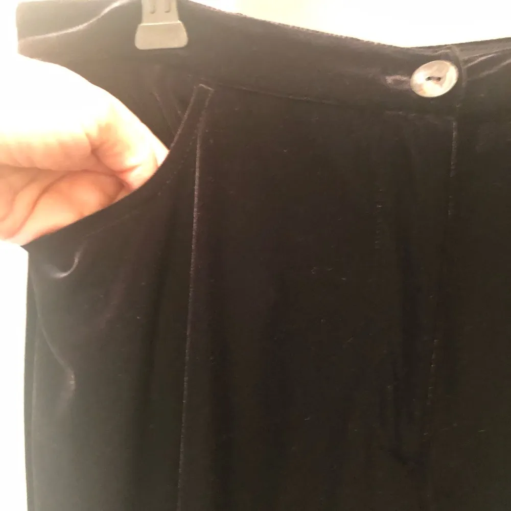 Chico’s Velvet Straight Leg Pant 2/L Black Flat Front Pockets Stretch Holiday - Image 4