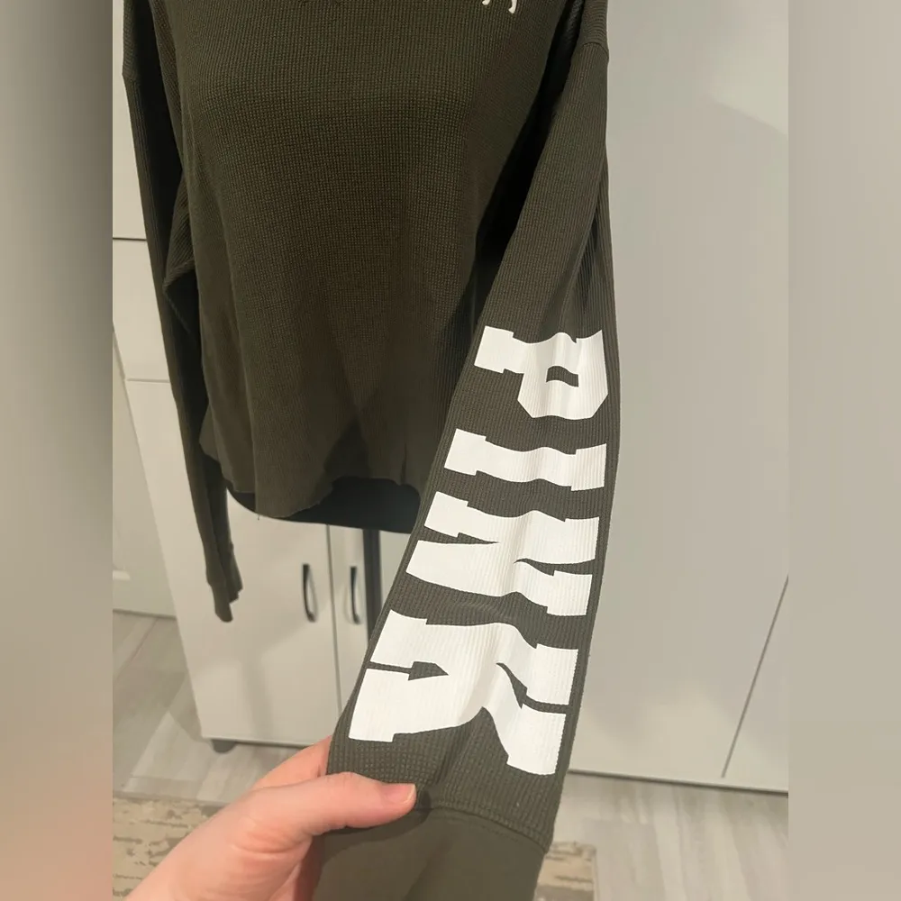 Victoria’s Secret Pink crop top . Size‎ L - Image 3