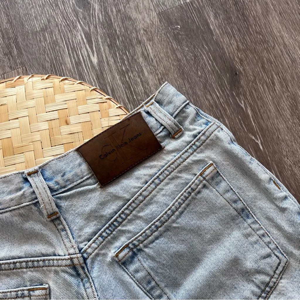 Vintage‎ 90’s Calvin Klein mom Jean shorts high rise cuffed hem light wash - Image 9