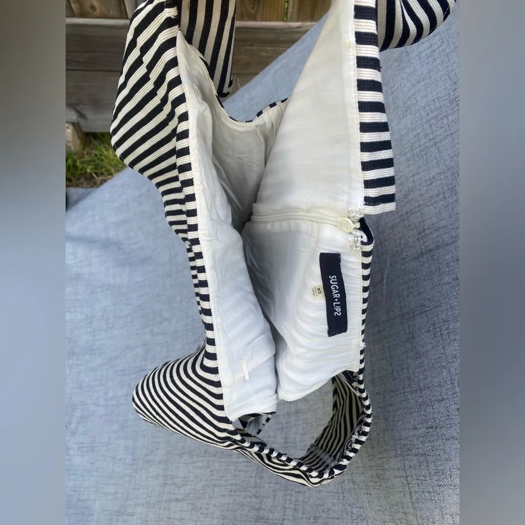 SUGARLIPS - Black and Cream Off the Shoulder Romper. Size XS - Image 10