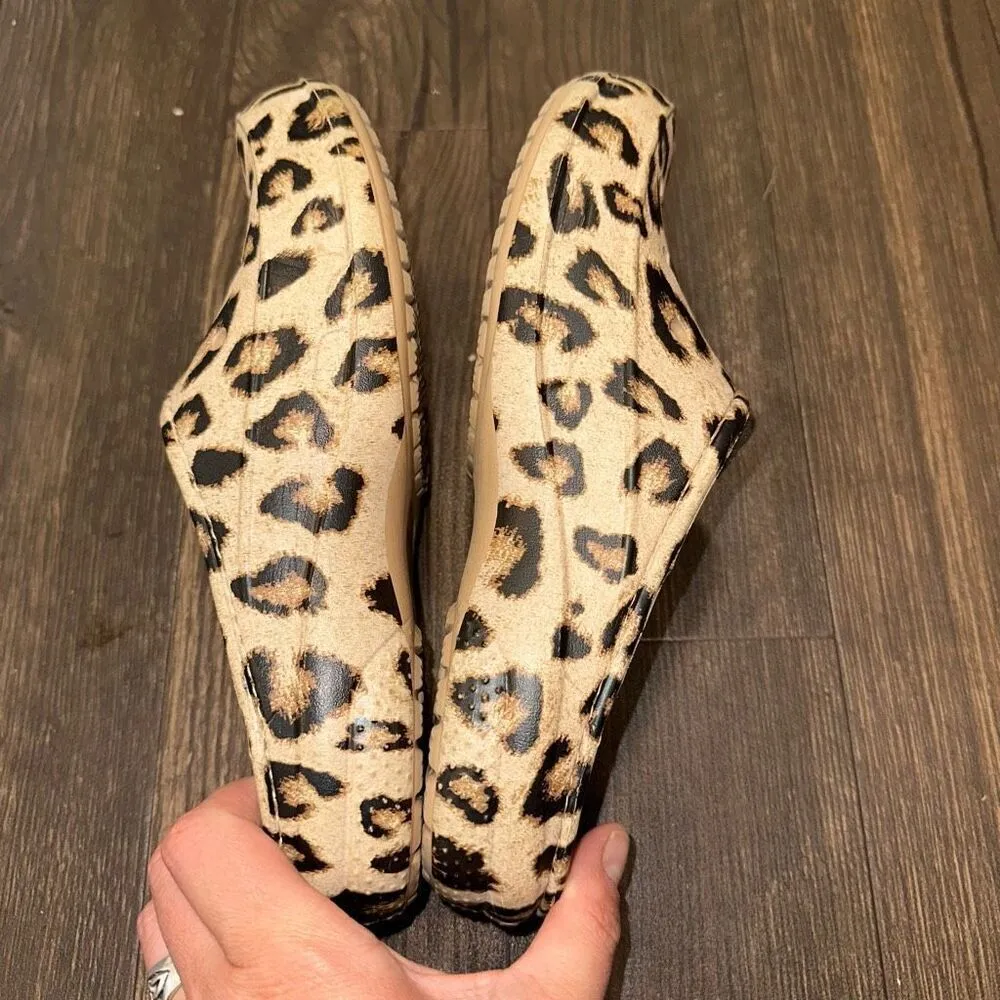 Crocs leopard spot rubber washable slip in W7 ortho clogs - Image 5