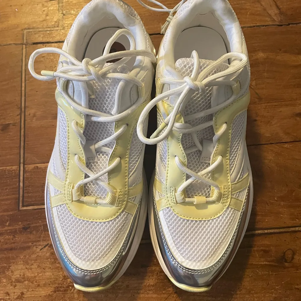 NWOT Juna Sneaker (Women) - DKNY - - Image 2