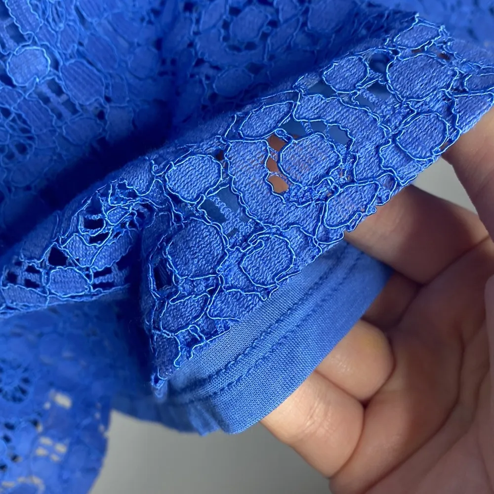 Banana Republic blue lace overlay fluted sleeve blouse size S - Image 10